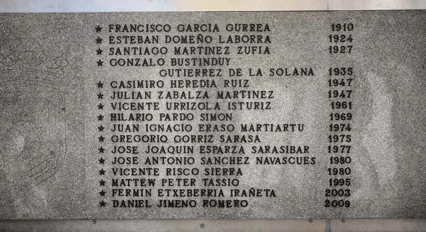 16 inscripciones MONUMENTO ENCIERRO_11zon